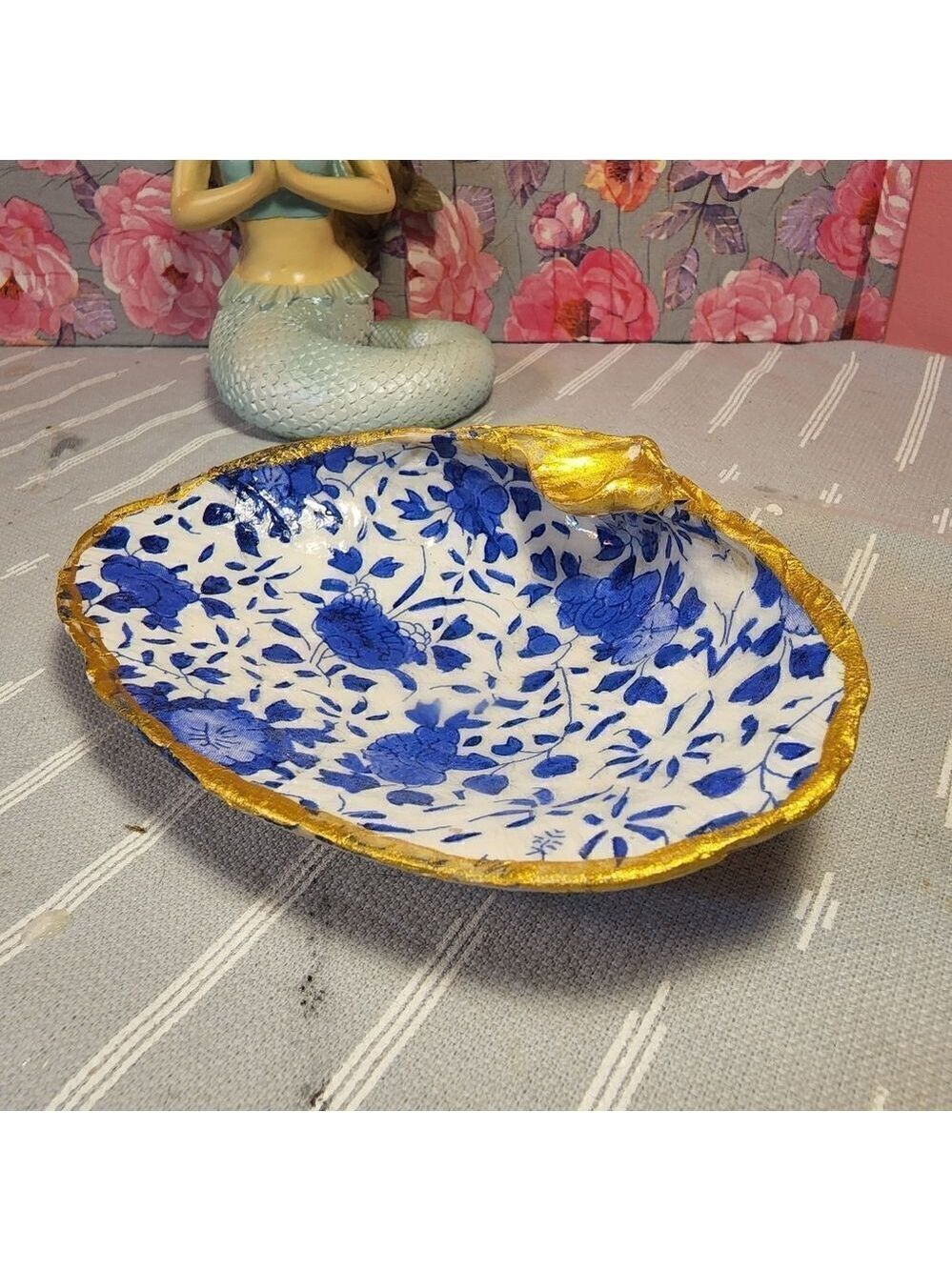 DECOUPAGE CLAM SHELL DECOUPAGE BLUE FLOWERS 💐 ON A CLAM SHELL TRINKET DISH - Picture 7 of 10
